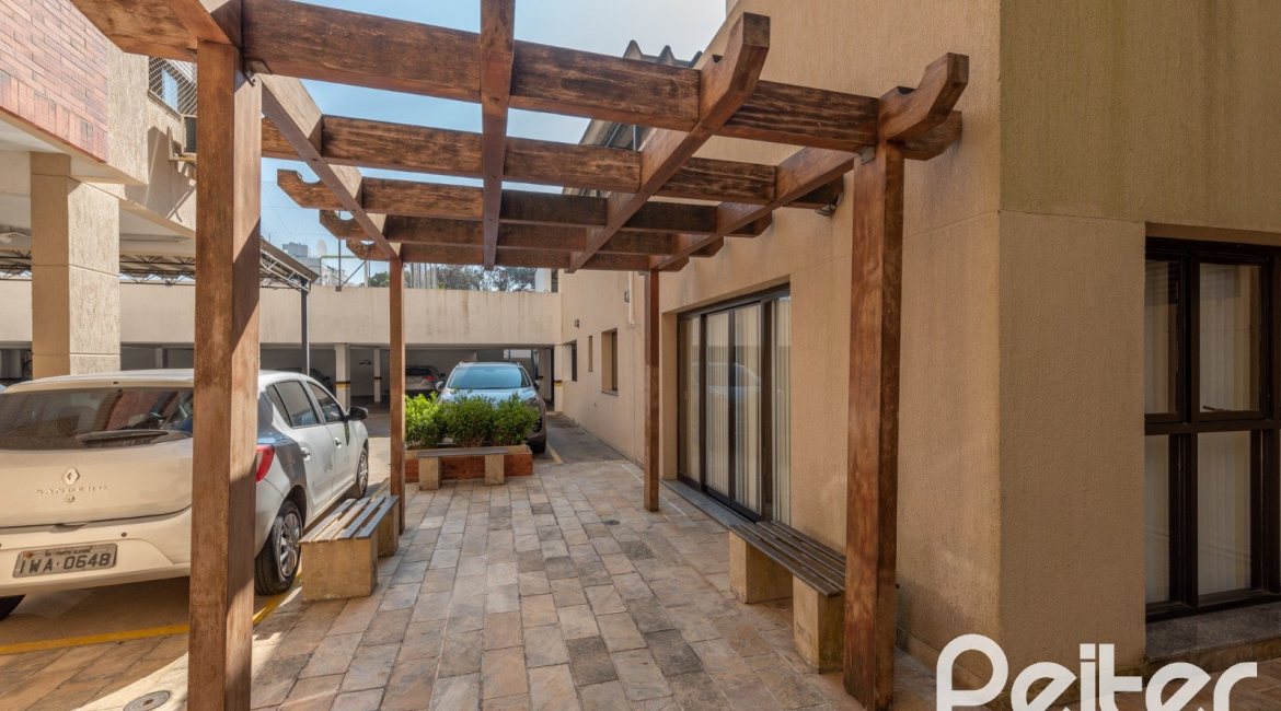 Apartamento à venda com 59m², 2 dormitórios, 1 vaga, no bairro Cristal em PORTO ALEGRE