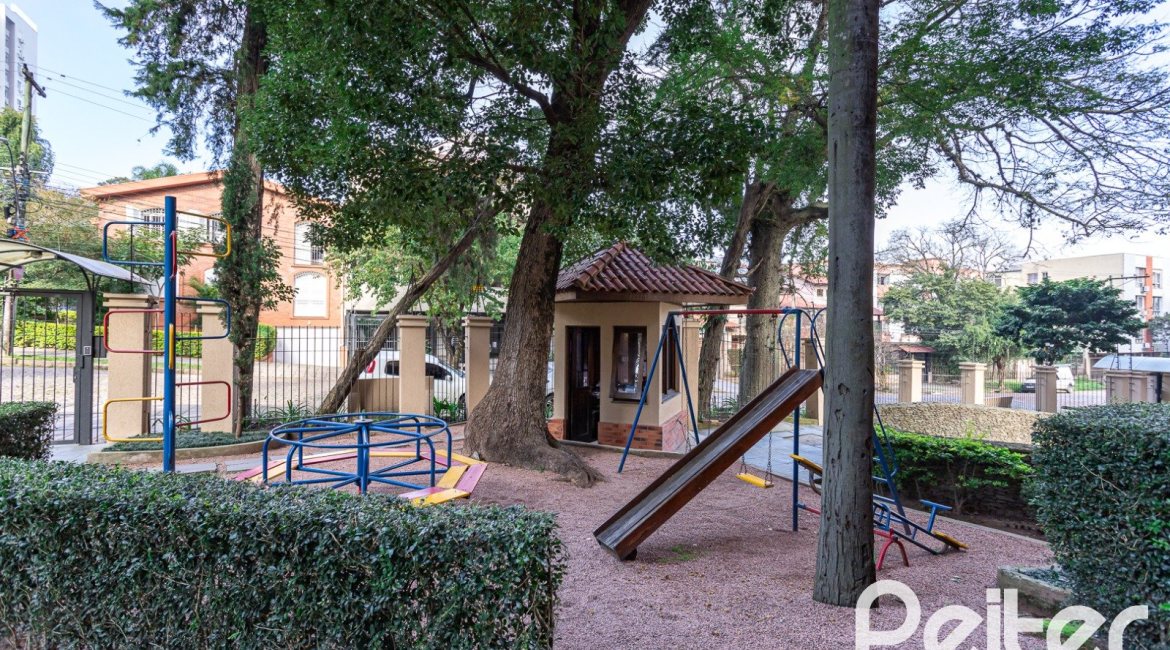 Apartamento à venda com 59m², 2 dormitórios, 1 vaga, no bairro Cristal em PORTO ALEGRE