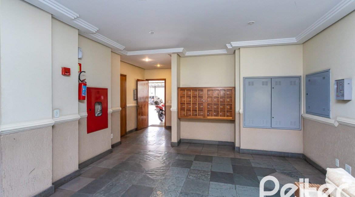 Apartamento à venda com 59m², 2 dormitórios, 1 vaga, no bairro Cristal em PORTO ALEGRE