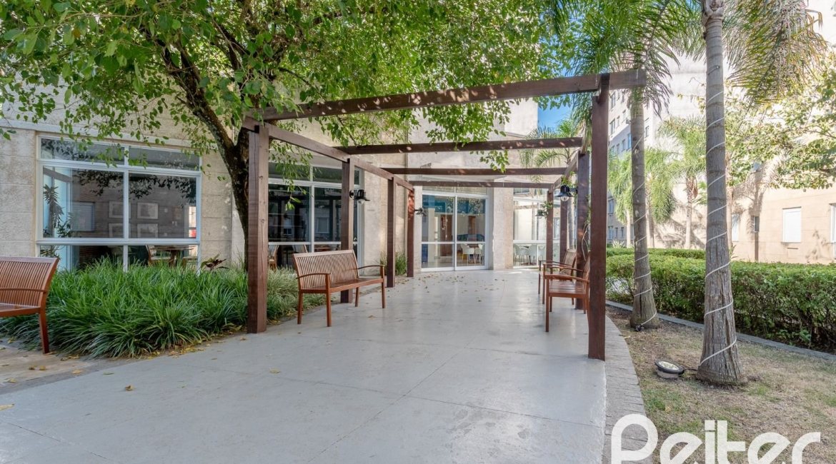 Apartamento à venda com 46m², 2 dormitórios, 1 vaga, no bairro Ipanema em PORTO ALEGRE