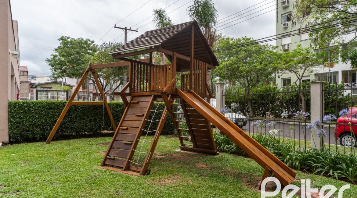 Apartamento à venda com 47m², 1 dormitório, 1 vaga, no bairro Cristal em PORTO ALEGRE