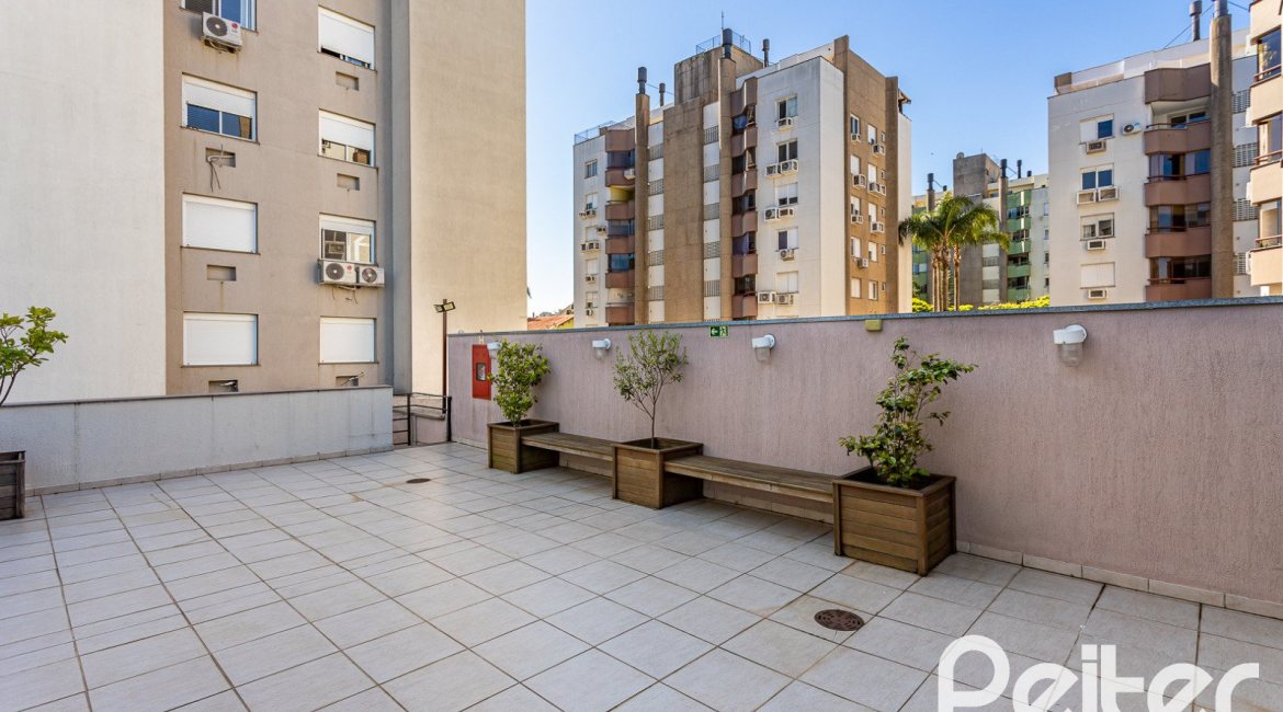 Apartamento à venda com 47m², 1 dormitório, 1 vaga, no bairro Cristal em PORTO ALEGRE