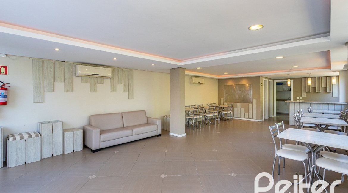 Apartamento à venda com 47m², 1 dormitório, 1 vaga, no bairro Cristal em PORTO ALEGRE