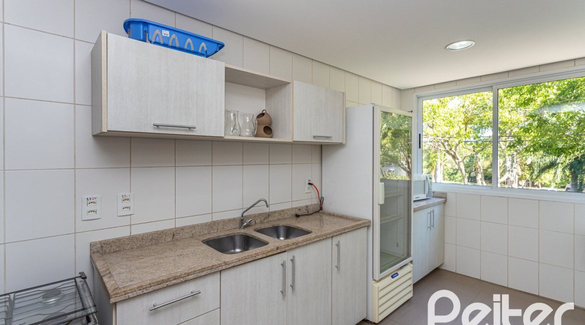 Apartamento à venda com 47m², 1 dormitório, 1 vaga, no bairro Cristal em PORTO ALEGRE