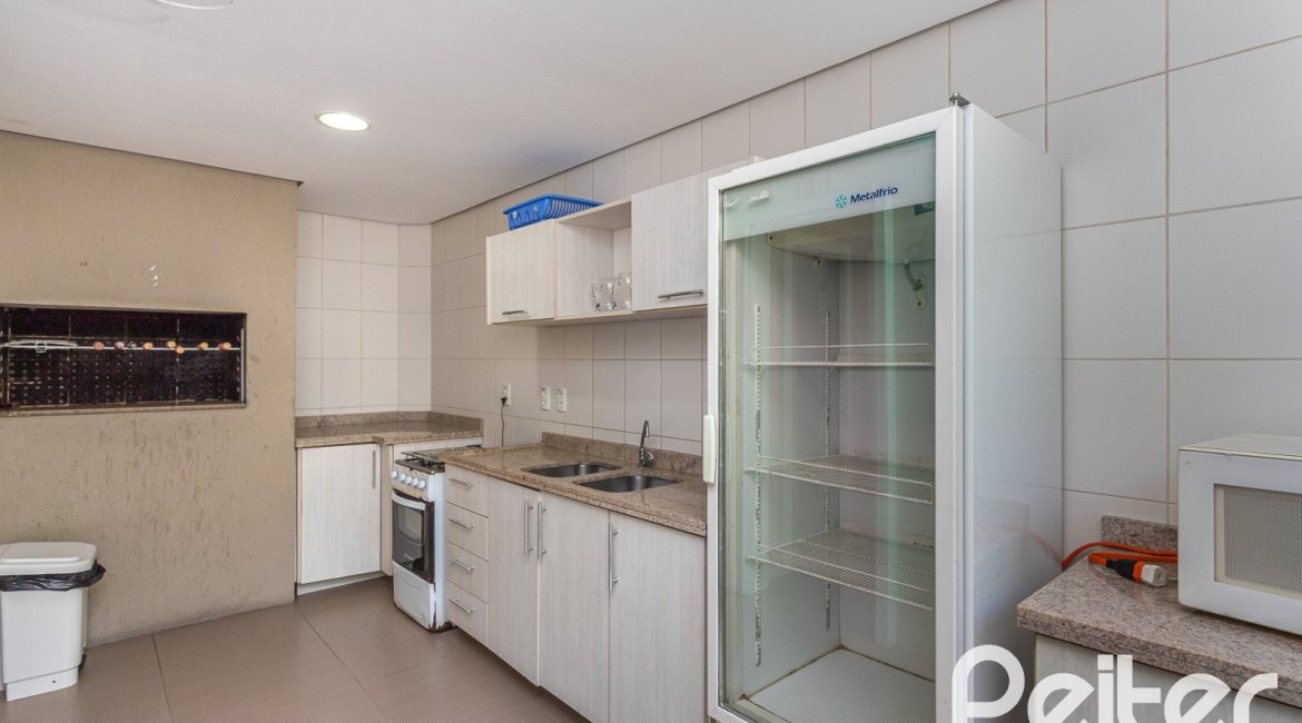 Apartamento à venda com 47m², 1 dormitório, 1 vaga, no bairro Cristal em PORTO ALEGRE