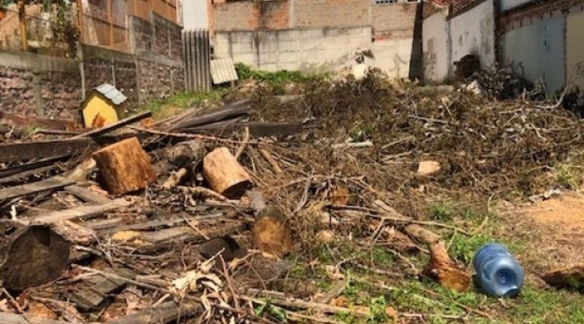 Terreno à venda com 300m², no bairro Tristeza em Porto Alegre