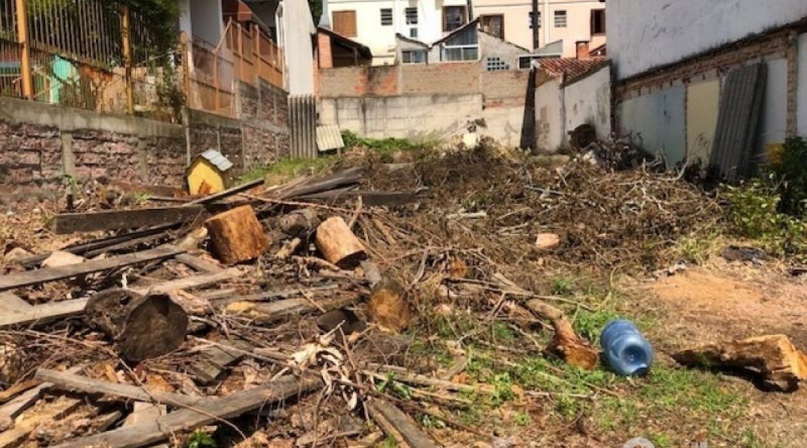 Terreno à venda com 300m², no bairro Tristeza em Porto Alegre