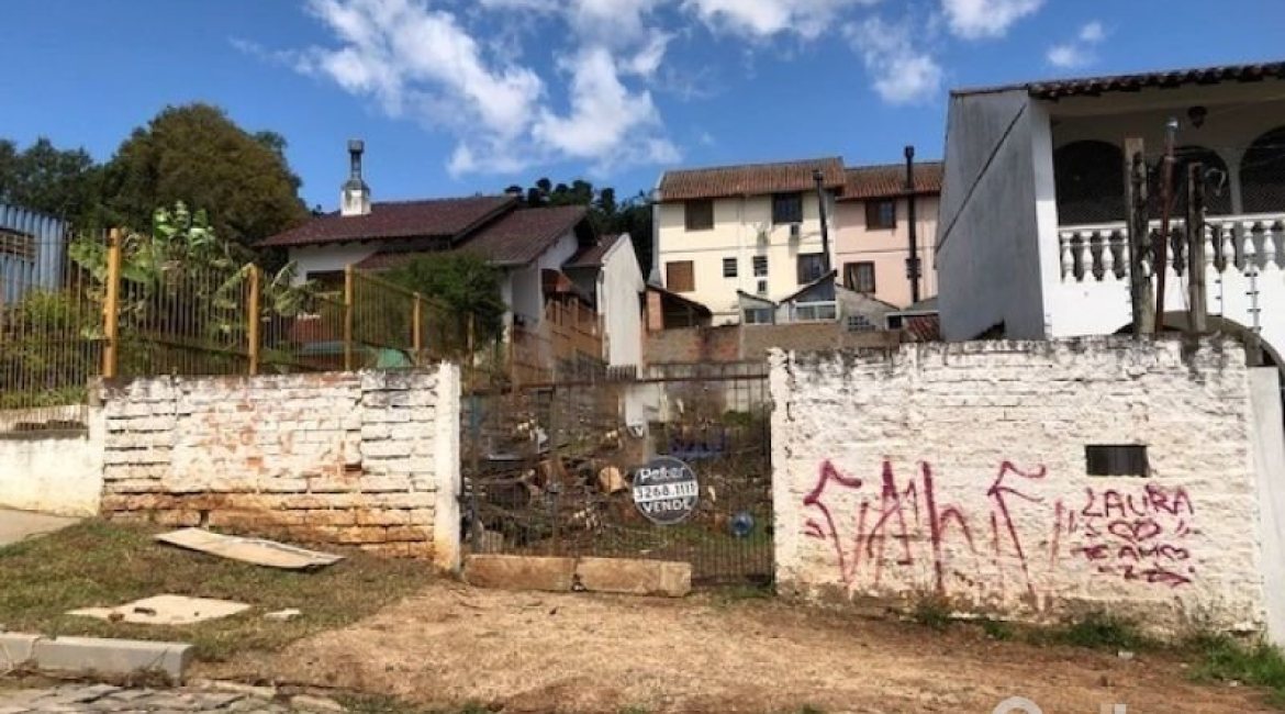 Terreno à venda com 300m², no bairro Tristeza em Porto Alegre
