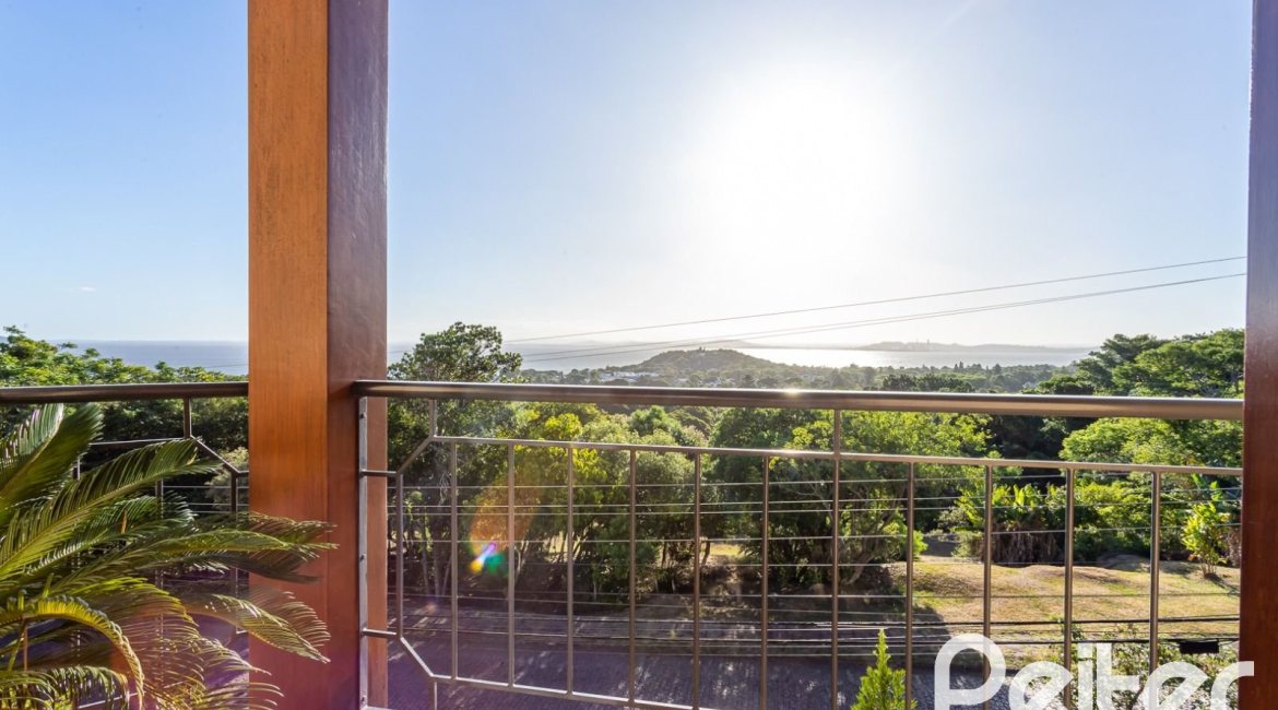 Casa à venda com 358m², 2 dormitórios, 2 suítes, 4 vagas, no bairro Jardim Isabel em Porto Alegre