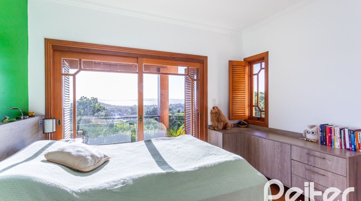 Casa à venda com 358m², 2 dormitórios, 2 suítes, 4 vagas, no bairro Jardim Isabel em Porto Alegre