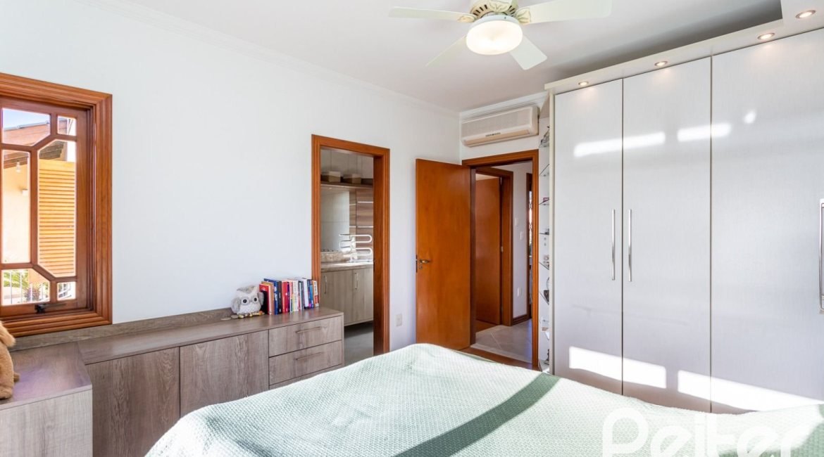 Casa à venda com 358m², 2 dormitórios, 2 suítes, 4 vagas, no bairro Jardim Isabel em Porto Alegre