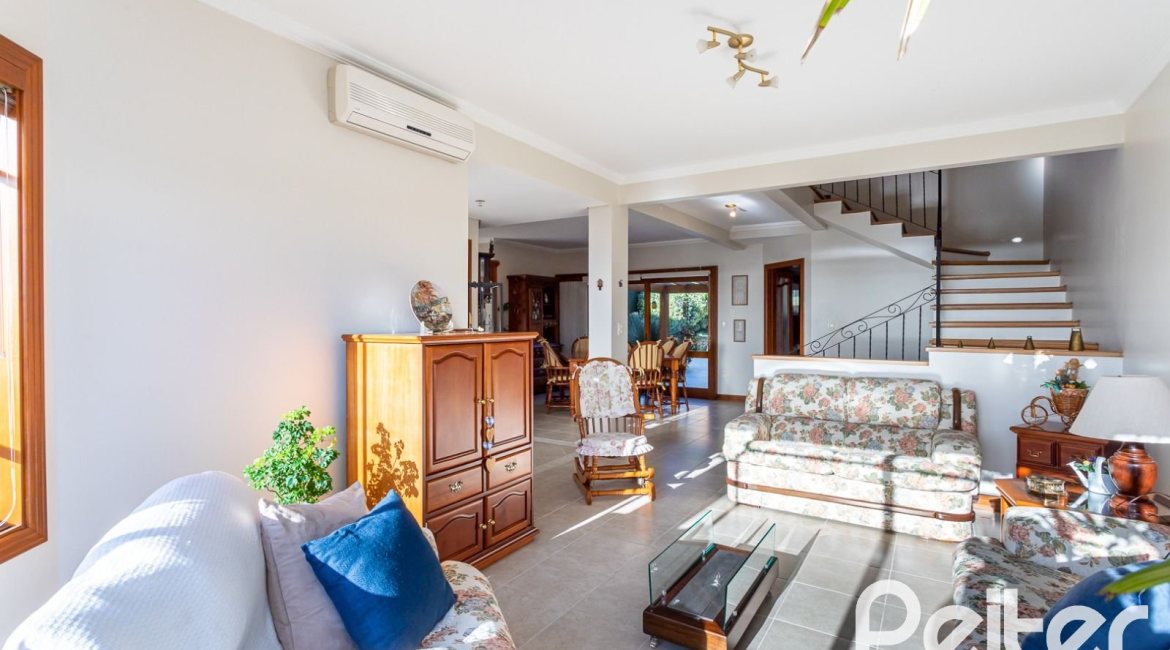 Casa à venda com 358m², 2 dormitórios, 2 suítes, 4 vagas, no bairro Jardim Isabel em Porto Alegre