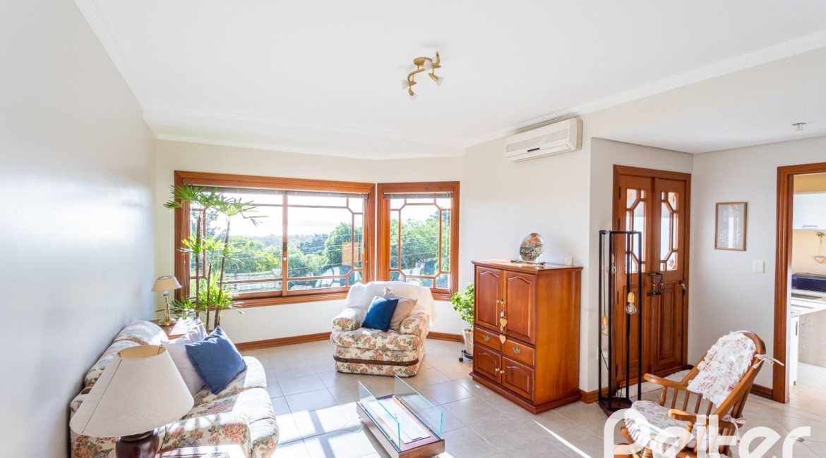 Casa à venda com 358m², 2 dormitórios, 2 suítes, 4 vagas, no bairro Jardim Isabel em Porto Alegre