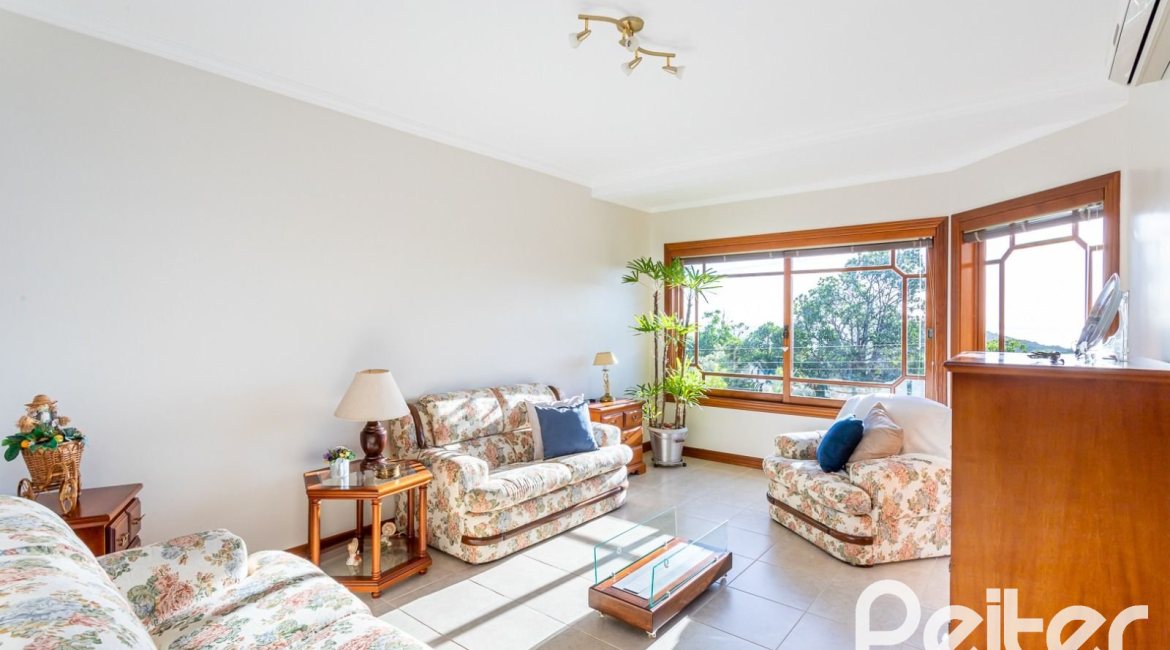 Casa à venda com 358m², 2 dormitórios, 2 suítes, 4 vagas, no bairro Jardim Isabel em Porto Alegre