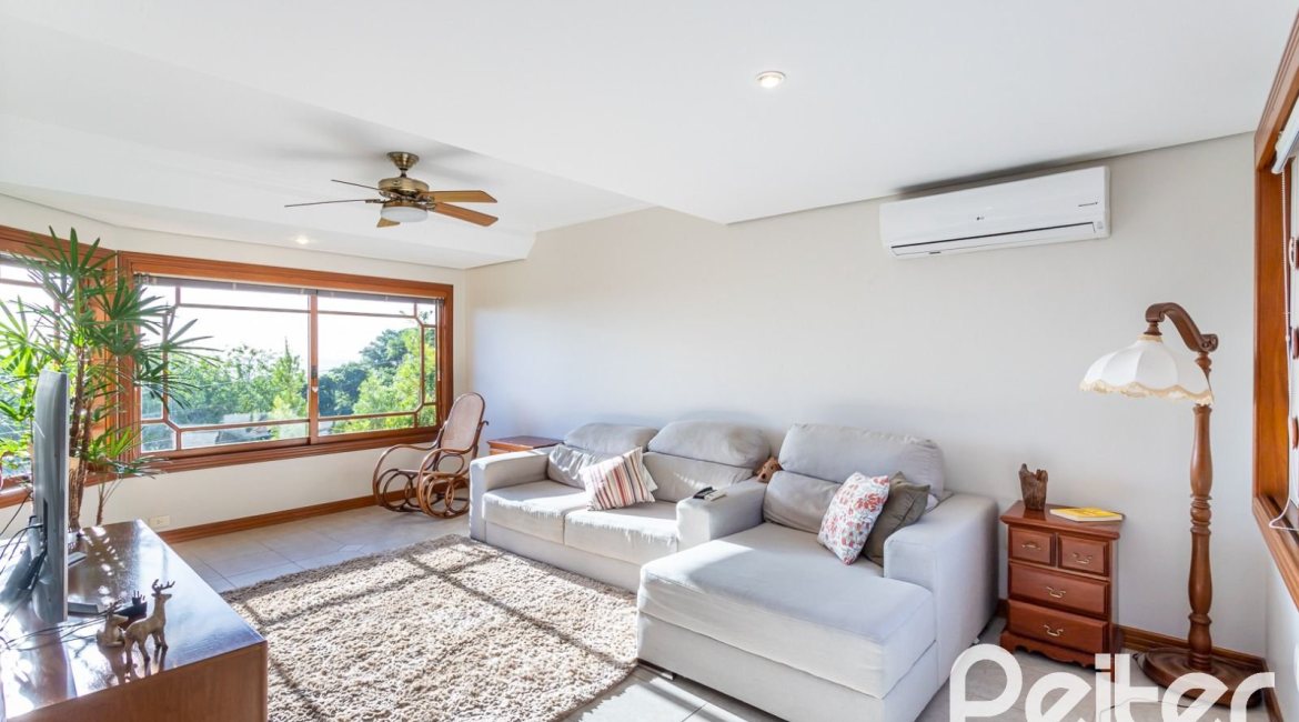 Casa à venda com 358m², 2 dormitórios, 2 suítes, 4 vagas, no bairro Jardim Isabel em Porto Alegre