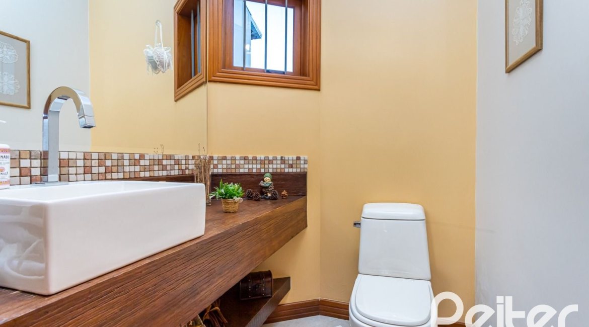 Casa à venda com 358m², 2 dormitórios, 2 suítes, 4 vagas, no bairro Jardim Isabel em Porto Alegre