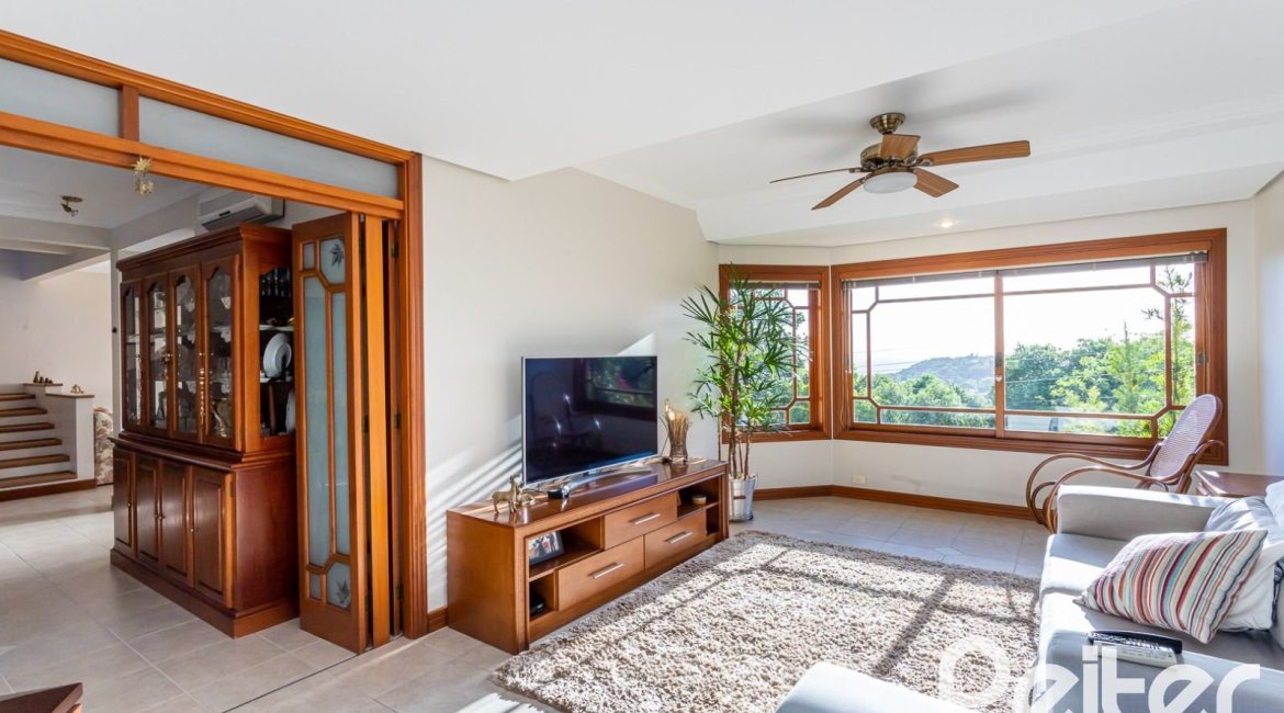 Casa à venda com 358m², 2 dormitórios, 2 suítes, 4 vagas, no bairro Jardim Isabel em Porto Alegre