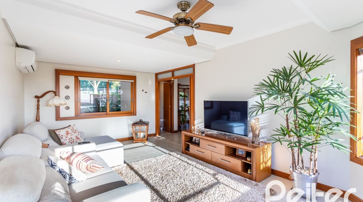 Casa à venda com 358m², 2 dormitórios, 2 suítes, 4 vagas, no bairro Jardim Isabel em Porto Alegre