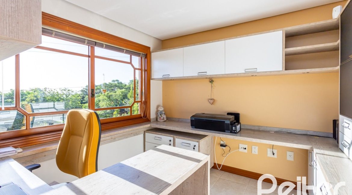 Casa à venda com 358m², 2 dormitórios, 2 suítes, 4 vagas, no bairro Jardim Isabel em Porto Alegre