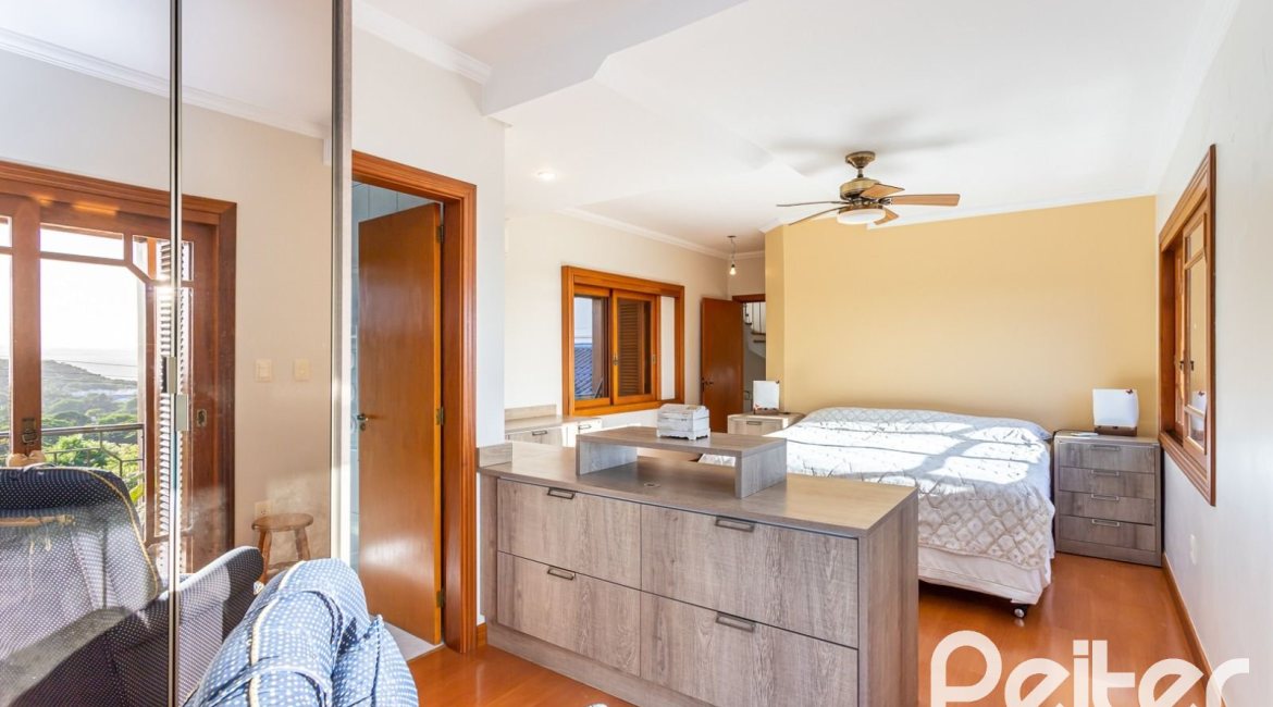 Casa à venda com 358m², 2 dormitórios, 2 suítes, 4 vagas, no bairro Jardim Isabel em Porto Alegre