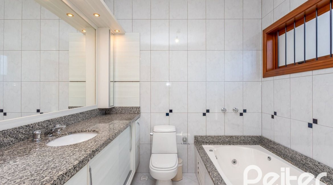 Casa à venda com 358m², 2 dormitórios, 2 suítes, 4 vagas, no bairro Jardim Isabel em Porto Alegre