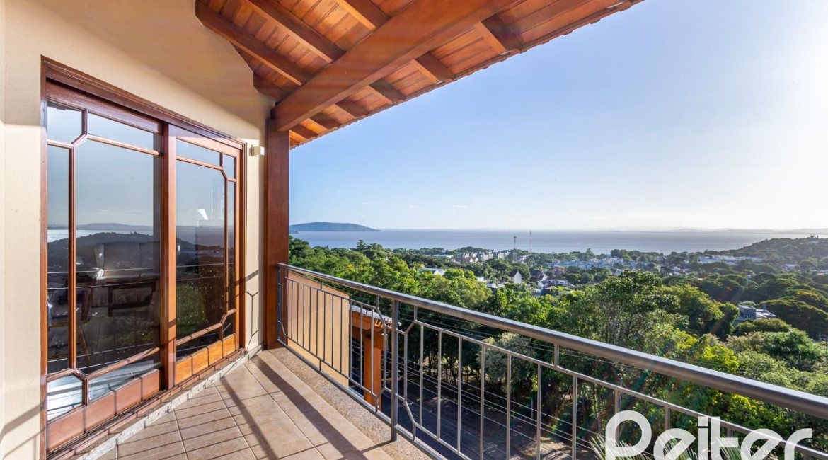 Casa à venda com 358m², 2 dormitórios, 2 suítes, 4 vagas, no bairro Jardim Isabel em Porto Alegre