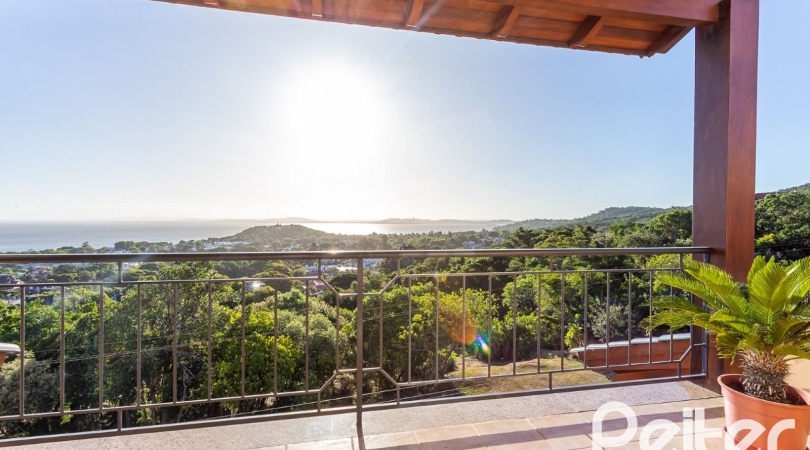 Casa à venda com 358m², 2 dormitórios, 2 suítes, 4 vagas, no bairro Jardim Isabel em Porto Alegre