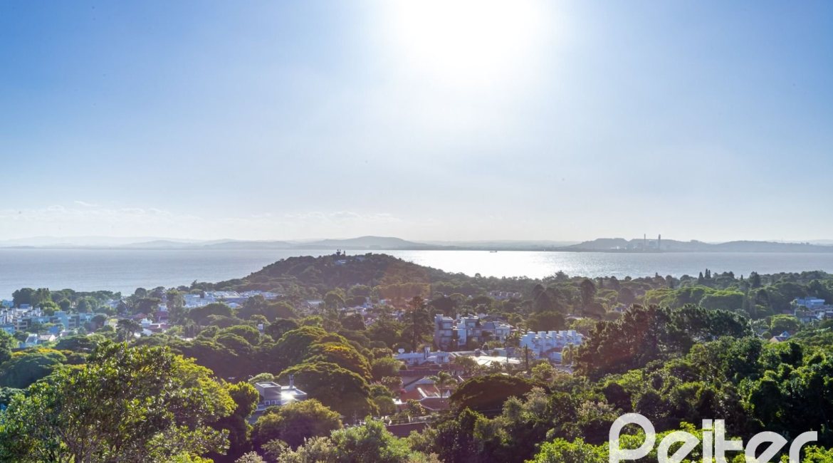Casa à venda com 358m², 2 dormitórios, 2 suítes, 4 vagas, no bairro Jardim Isabel em Porto Alegre