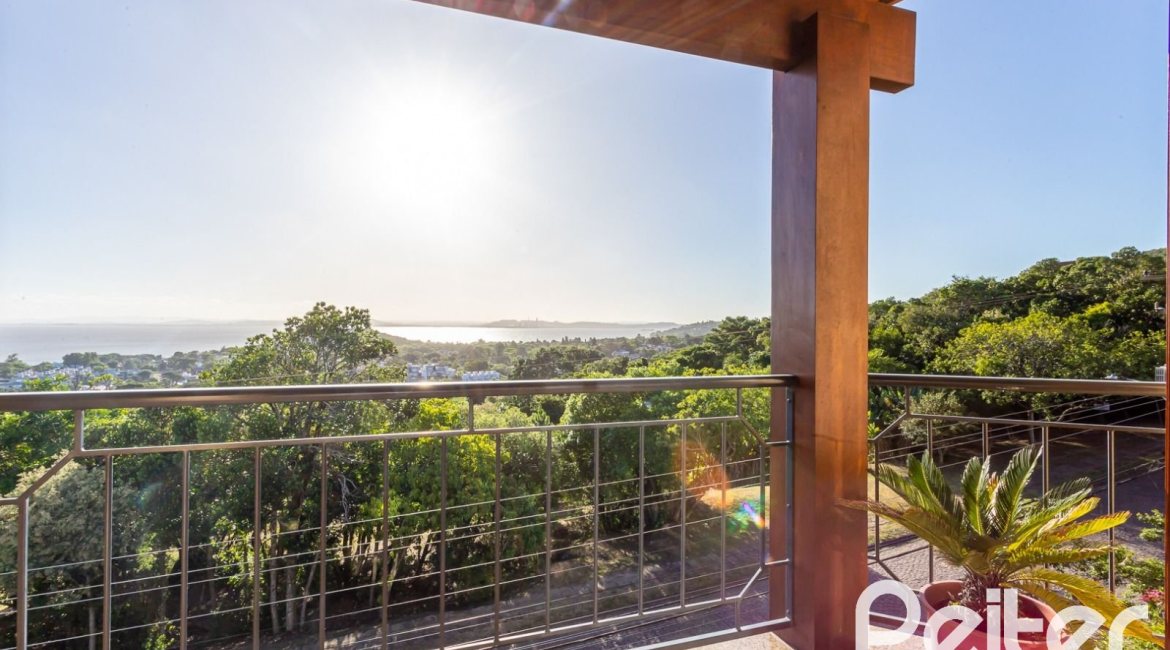 Casa à venda com 358m², 2 dormitórios, 2 suítes, 4 vagas, no bairro Jardim Isabel em Porto Alegre