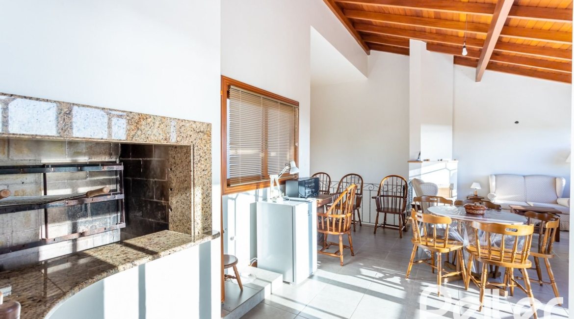 Casa à venda com 358m², 2 dormitórios, 2 suítes, 4 vagas, no bairro Jardim Isabel em Porto Alegre