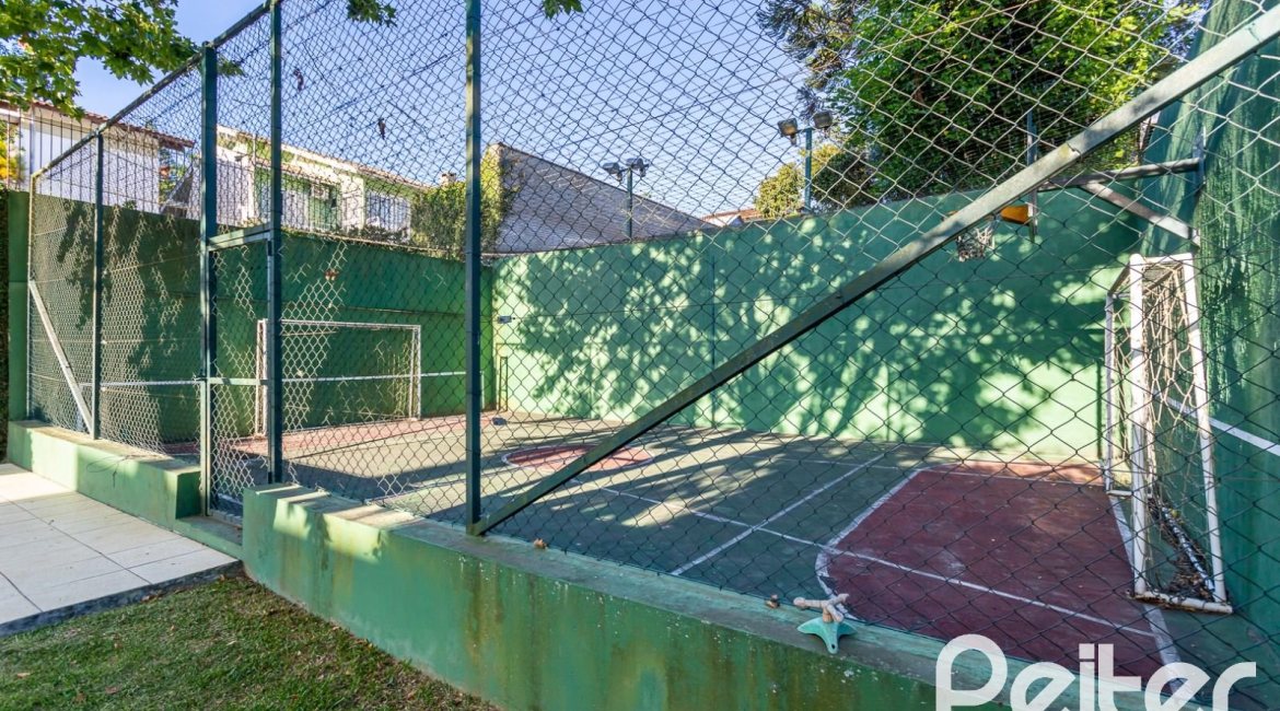 Casa à venda com 358m², 2 dormitórios, 2 suítes, 4 vagas, no bairro Jardim Isabel em Porto Alegre