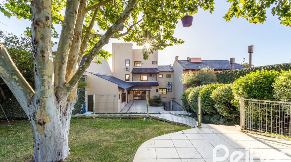 Casa à venda com 358m², 2 dormitórios, 2 suítes, 4 vagas, no bairro Jardim Isabel em Porto Alegre