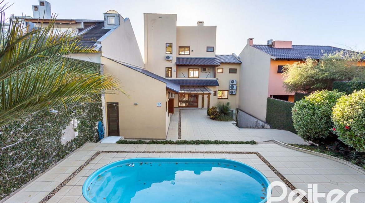Casa à venda com 358m², 2 dormitórios, 2 suítes, 4 vagas, no bairro Jardim Isabel em Porto Alegre
