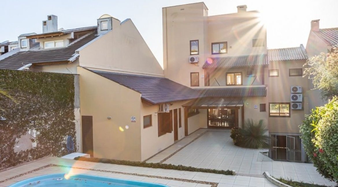 Casa à venda com 358m², 2 dormitórios, 2 suítes, 4 vagas, no bairro Jardim Isabel em Porto Alegre