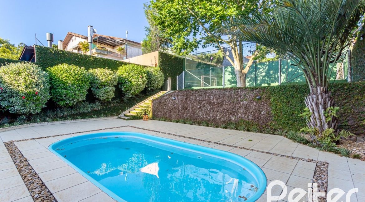 Casa à venda com 358m², 2 dormitórios, 2 suítes, 4 vagas, no bairro Jardim Isabel em Porto Alegre