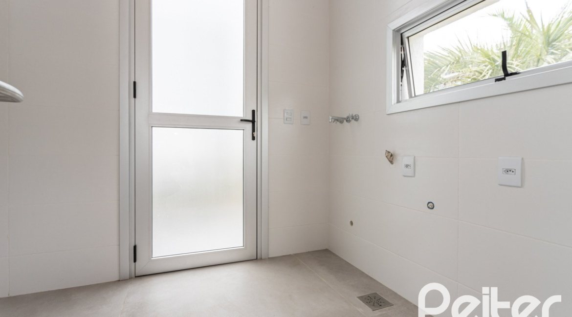 Casa em Condomínio à venda com 315m², 3 dormitórios, 3 suítes, 3 vagas, no bairro Alphaville em PORTO ALEGRE