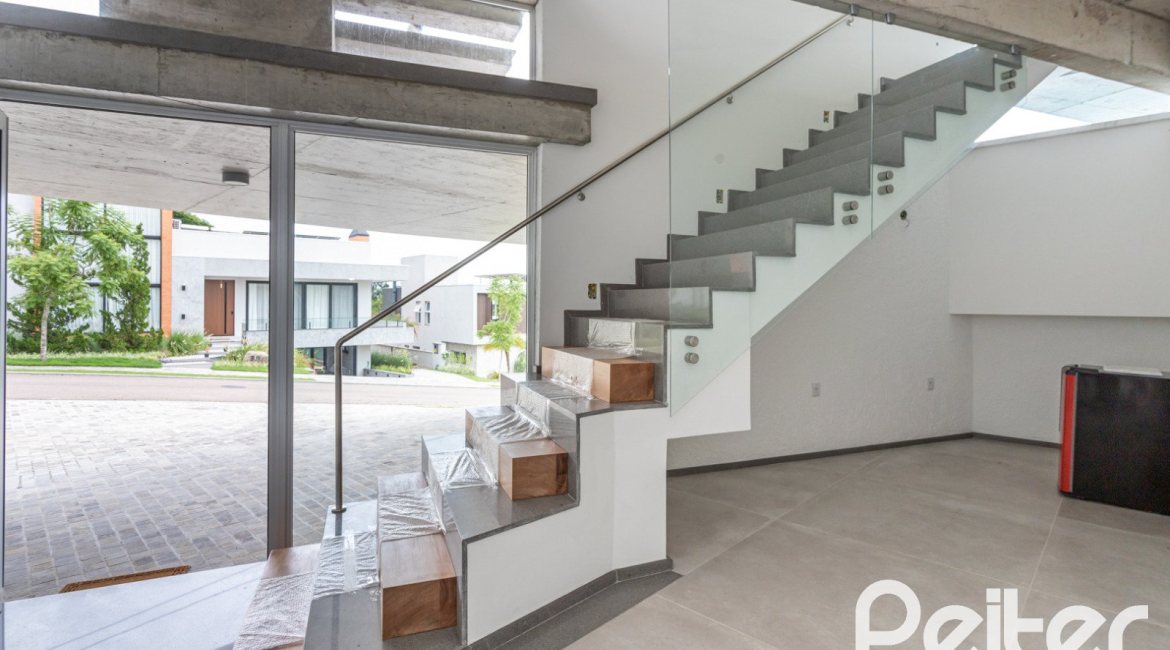 Casa em Condomínio à venda com 315m², 3 dormitórios, 3 suítes, 3 vagas, no bairro Alphaville em PORTO ALEGRE