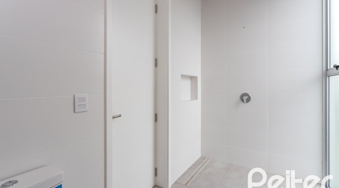 Casa em Condomínio à venda com 315m², 3 dormitórios, 3 suítes, 3 vagas, no bairro Alphaville em PORTO ALEGRE