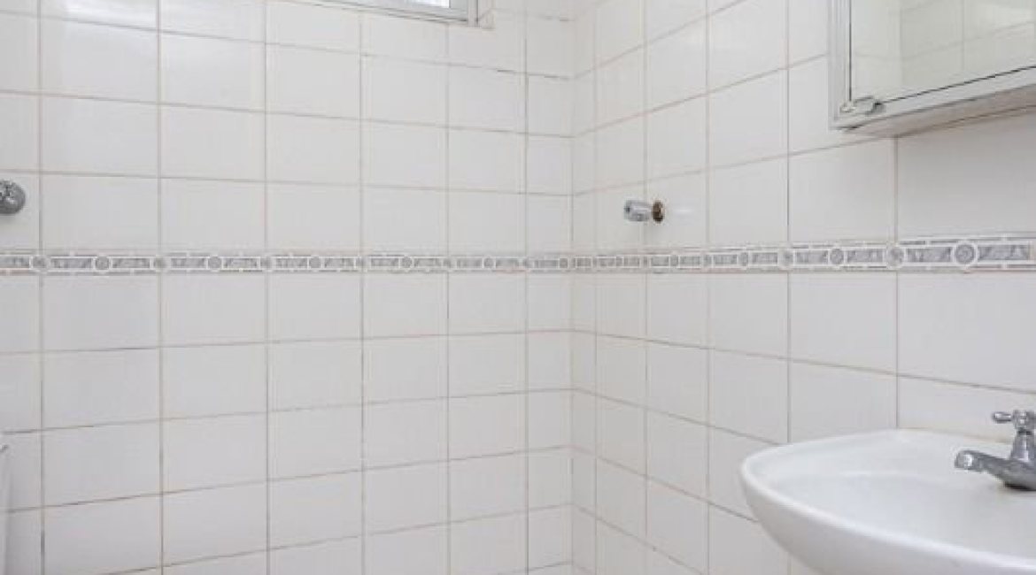 Casa à venda com 210m², 3 dormitórios, 1 suíte, 4 vagas, no bairro Cristal em Porto Alegre