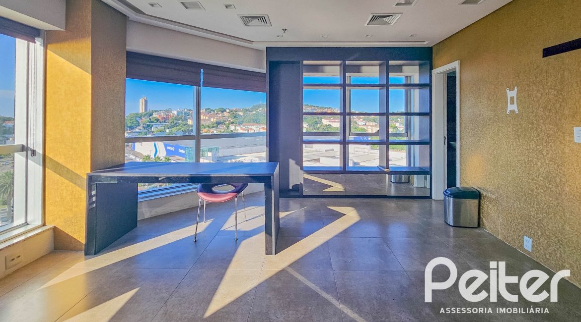 Comercial à venda com 42m², 1 vaga, no bairro Cristal em Porto Alegre