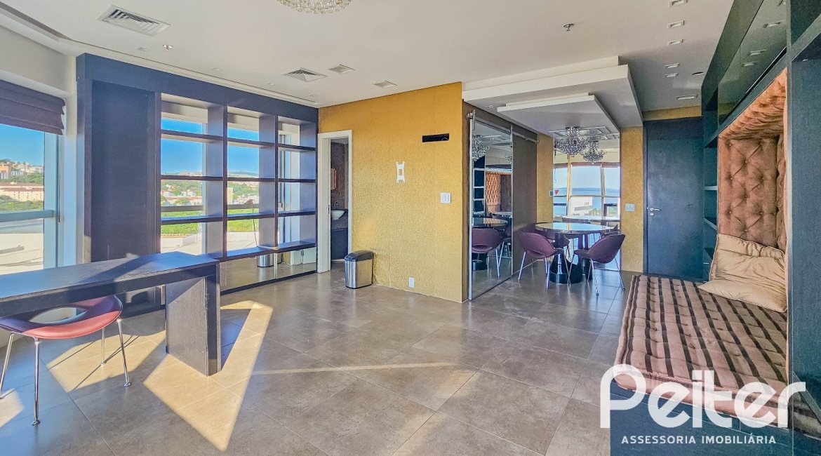 Comercial à venda com 42m², 1 vaga, no bairro Cristal em Porto Alegre