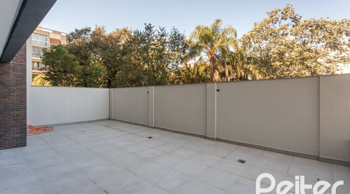 Apartamento Garden à venda com 199m², 3 dormitórios, 3 suítes, 2 vagas, no bairro Cristal em Porto Alegre