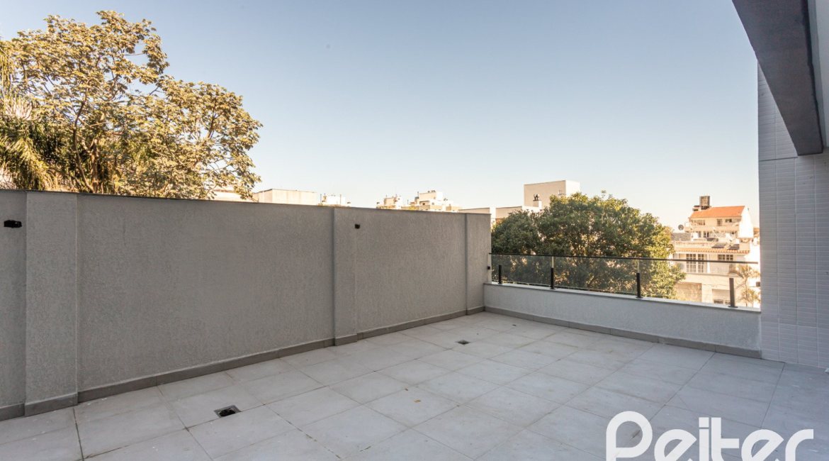 Apartamento Garden à venda com 199m², 3 dormitórios, 3 suítes, 2 vagas, no bairro Cristal em Porto Alegre