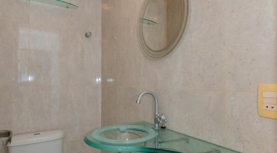 Casa em Condomínio à venda com 252m², 3 dormitórios, 2 suítes, 3 vagas, no bairro Vila Assunção em Porto Alegre