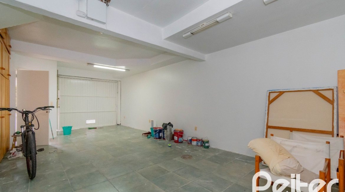 Casa em Condomínio à venda com 252m², 3 dormitórios, 2 suítes, 3 vagas, no bairro Vila Assunção em Porto Alegre