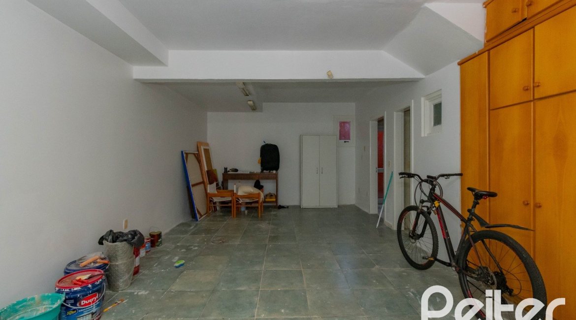 Casa em Condomínio à venda com 252m², 3 dormitórios, 2 suítes, 3 vagas, no bairro Vila Assunção em Porto Alegre