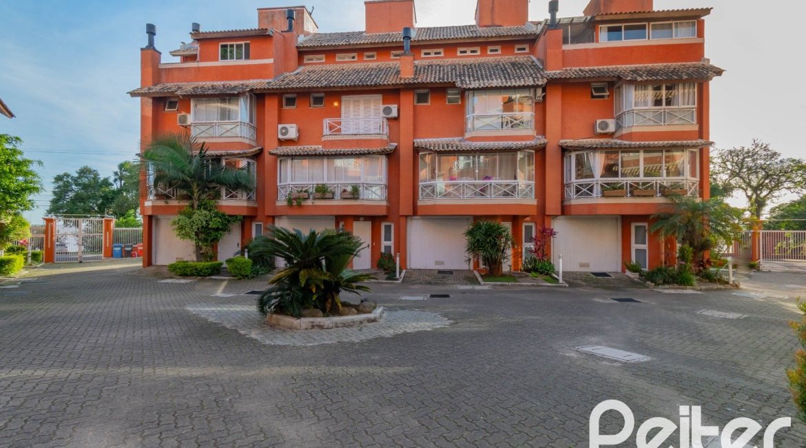 Casa em Condomínio à venda com 252m², 3 dormitórios, 2 suítes, 3 vagas, no bairro Vila Assunção em Porto Alegre