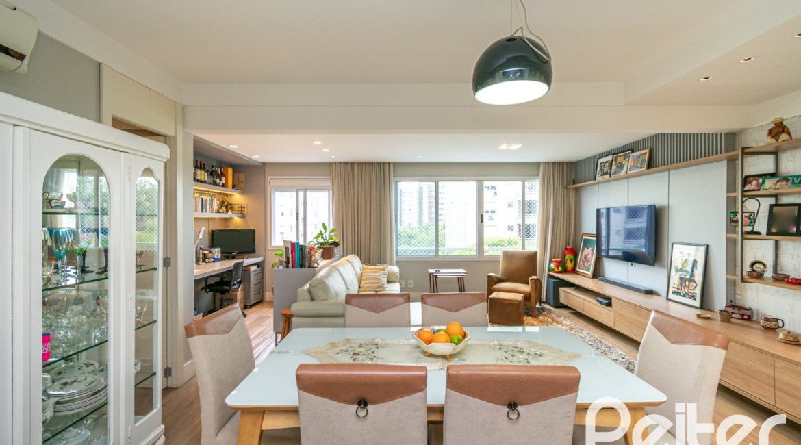 Apartamento à venda com 90m², 3 dormitórios, 1 suíte, 2 vagas, no bairro Tristeza em PORTO ALEGRE