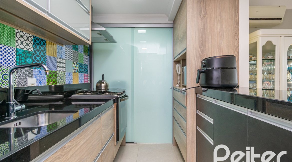 Apartamento à venda com 90m², 3 dormitórios, 1 suíte, 2 vagas, no bairro Tristeza em PORTO ALEGRE