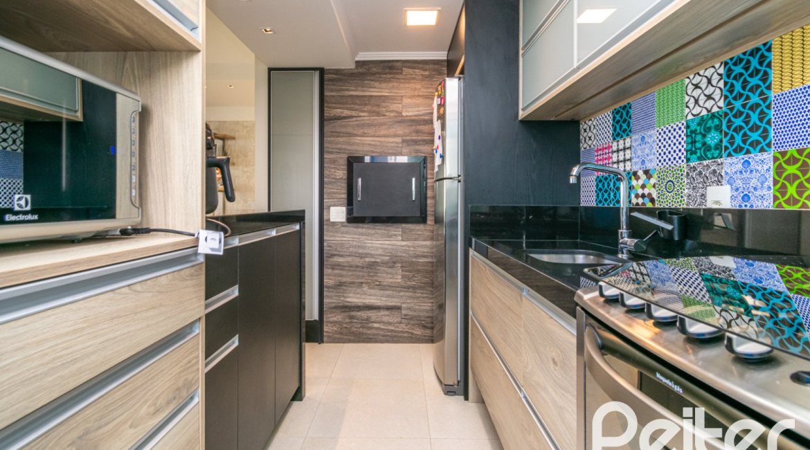 Apartamento à venda com 90m², 3 dormitórios, 1 suíte, 2 vagas, no bairro Tristeza em PORTO ALEGRE